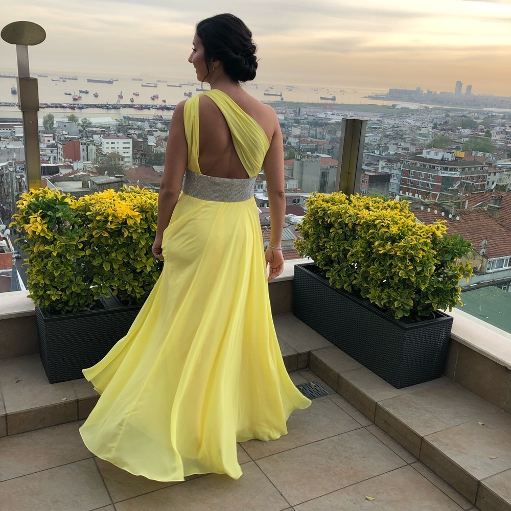 Princess One-Shoulder floor-length chiffon dress - Picture 2 of 7